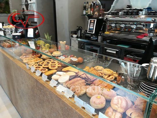 Attivitã /licenza (con o senza mura) in commerciale in Via Brunetto Latini
