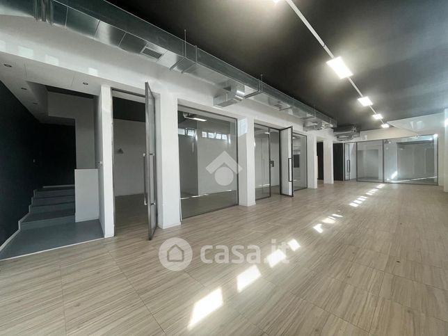 Ufficio in commerciale in Via Salasco
