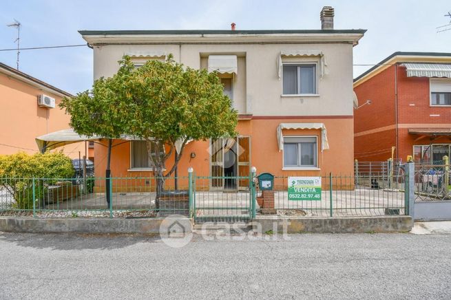 Casa indipendente in residenziale in Via Imerio Gardinali 39