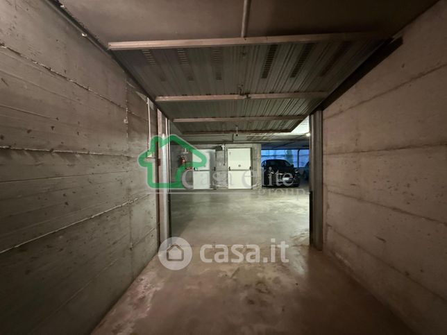 Box/posto auto in residenziale in Via Defendente Lodi