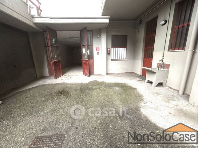 Negozio/locale commerciale in commerciale in Via Cesare Grassi