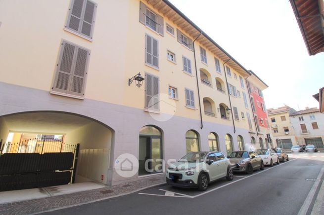 Ufficio in commerciale in Via Abate Angelini