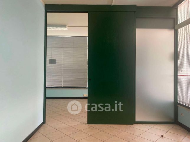 Capannone in commerciale in 