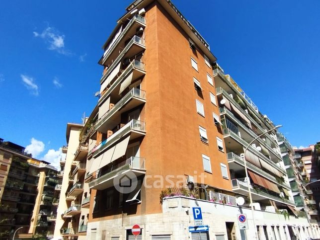 Appartamento in residenziale in Via Pio Molajoni 3