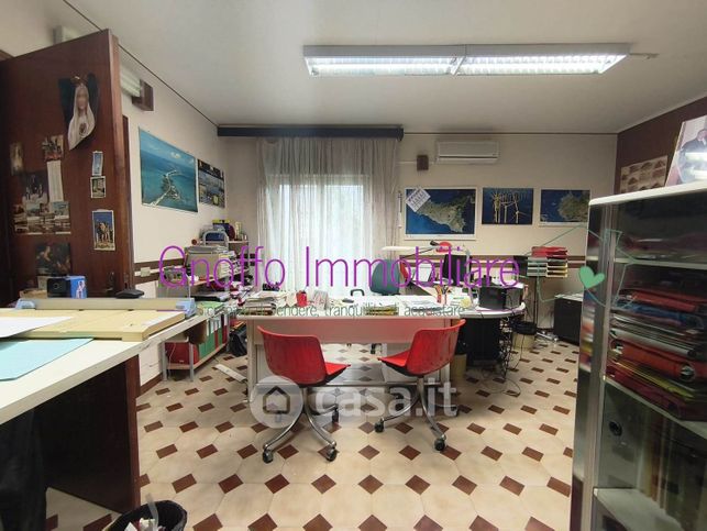 Ufficio in commerciale in 