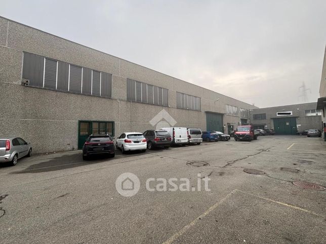 Capannone in commerciale in 