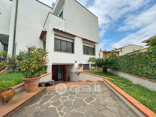 Appartamento in residenziale in Via Fratelli Bandiera 6