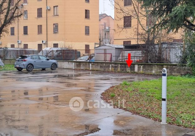Box/posto auto in residenziale in Via Monsignor Libero Meriggi 4