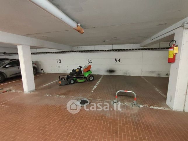 Garage/posto auto in residenziale in Via Atene