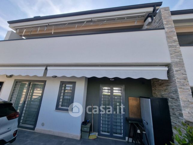 Casa bi/trifamiliare in residenziale in Via Marano Equo 22