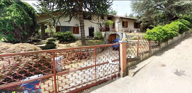 Villa in residenziale in Strada del Redentore 13