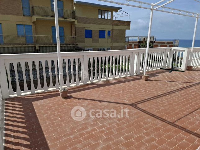 Attico/mansarda in residenziale in Lungomare Enea 140