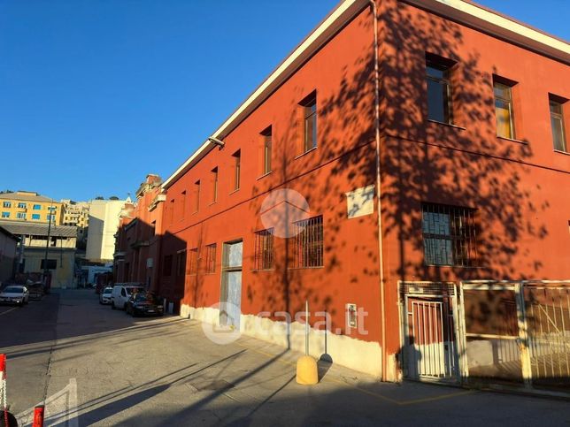 Capannone in commerciale in Via Merano 101