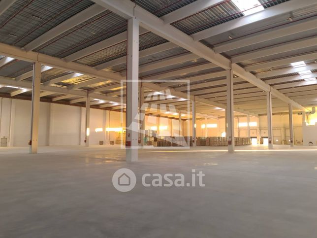 Capannone in commerciale in Via Del Progresso
