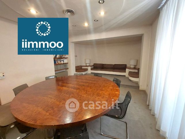 Ufficio in commerciale in Via Fornovo 1