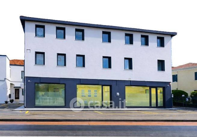 Ufficio in commerciale in Via Miranese