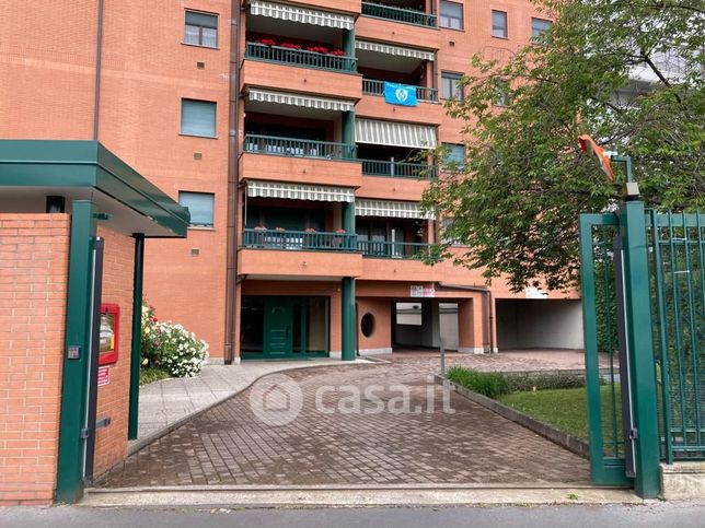 Box/posto auto in residenziale in Viale Vincenzo Lancetti 48