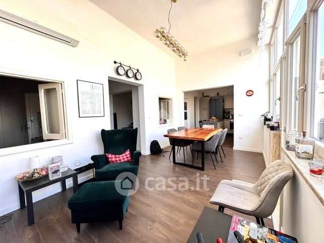 Casa bi/trifamiliare in residenziale in Via Duca di Genova 105