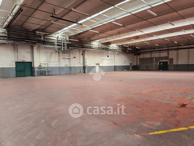 Capannone in commerciale in Via Pescarito 105