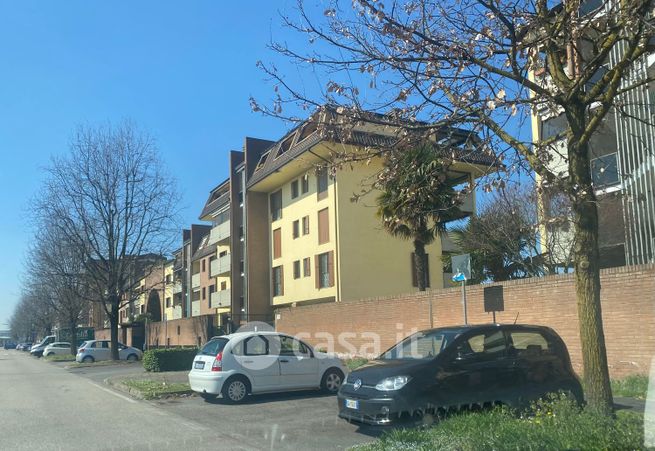 Box/posto auto in residenziale in Via Leonardo Da Vinci 12