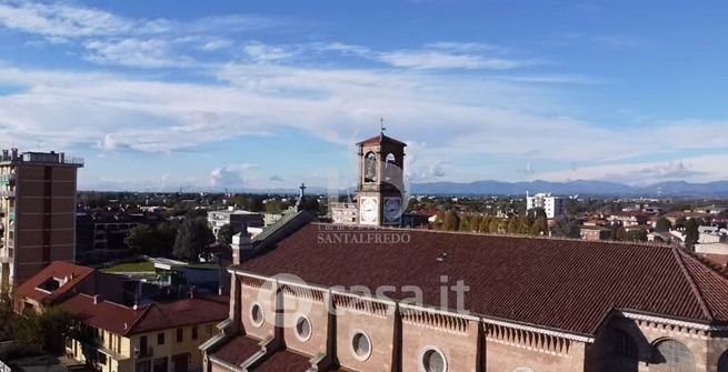 Capannone in commerciale in Via Madonnina 24