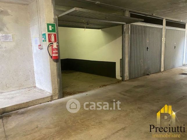 Box/posto auto in residenziale in Via di Vigna Rigacci 11