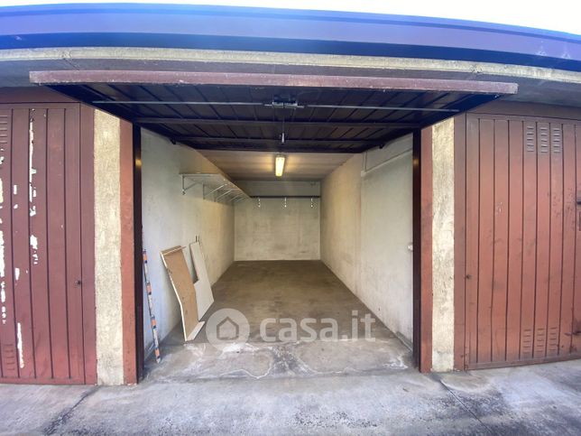 Box/posto auto in residenziale in Via Madonnina