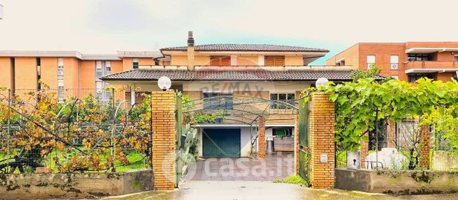 Villa in residenziale in Via Calcatore 11