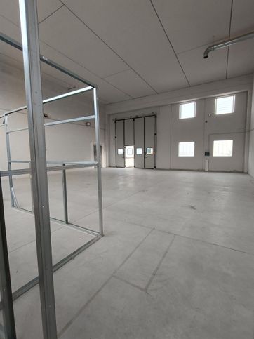 Capannone in commerciale in Via Leonardo da Vinci