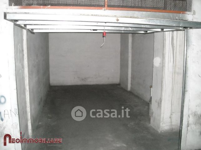 Garage/posto auto in residenziale in Via Arturo Petrosini 25