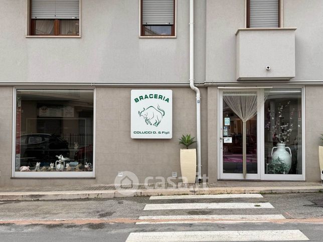 Attivitã /licenza (con o senza mura) in commerciale in Via Artigianato