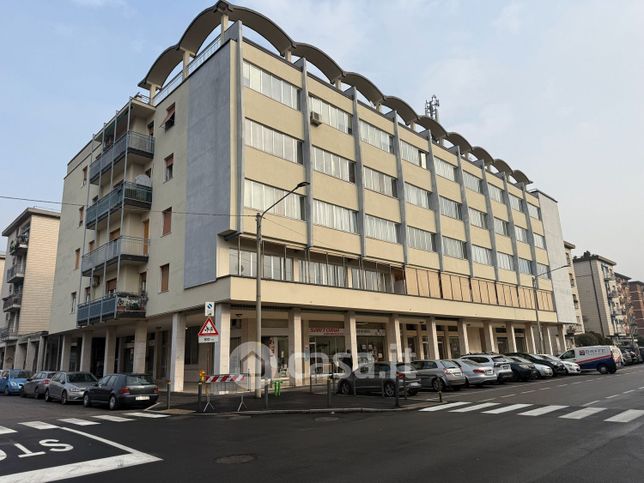Negozio/locale commerciale in commerciale in Via Montello 15