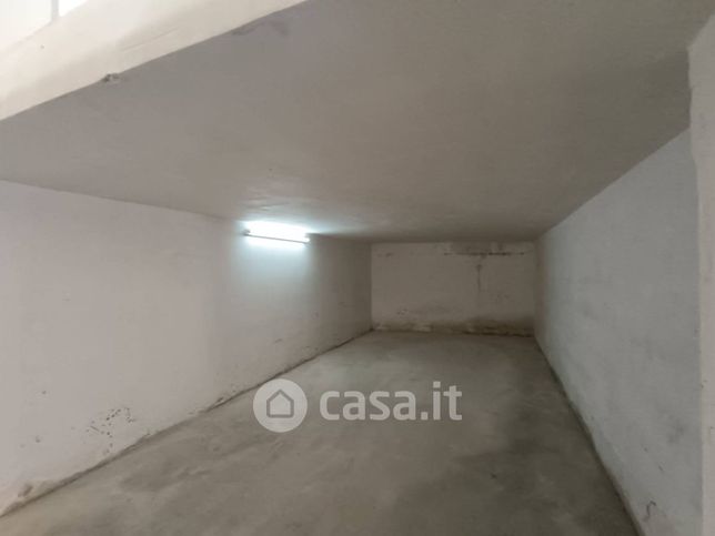 Garage/posto auto in residenziale in Via A. Volta 4