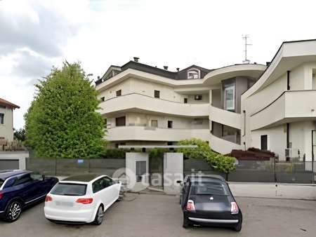 Box/posto auto in residenziale in Via San Francesco D'Assisi 6