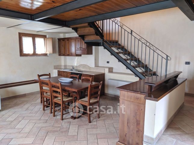 Villa in residenziale in Viale Trasimeno 100