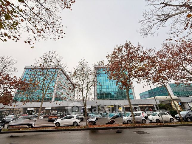 Ufficio in commerciale in Via Montegrappa