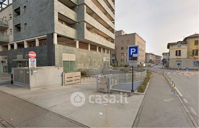 Garage/posto auto in residenziale in Viale Monte Grappa