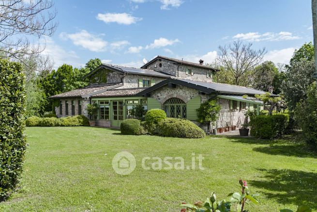 Rustico/casale in residenziale in Strada Castellaro Cavriana