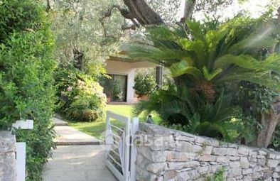 Villa in residenziale in Corso Alcide de Gasperi 530