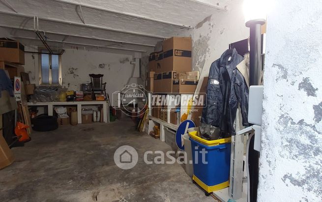 Box/posto auto in residenziale in Via Emilia 9