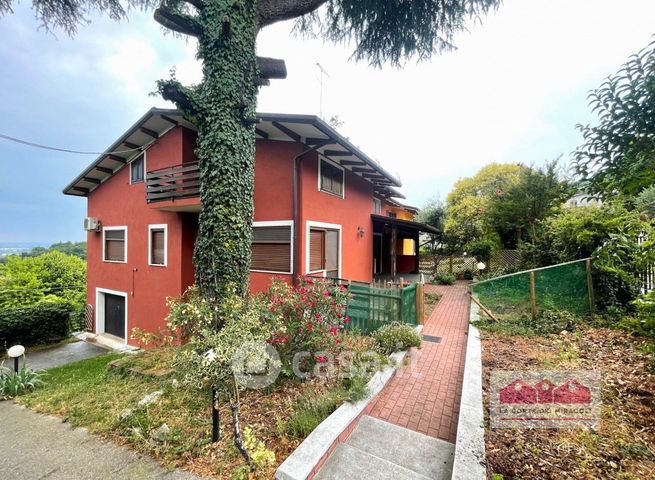 Casa bi/trifamiliare in residenziale in Via Giardini