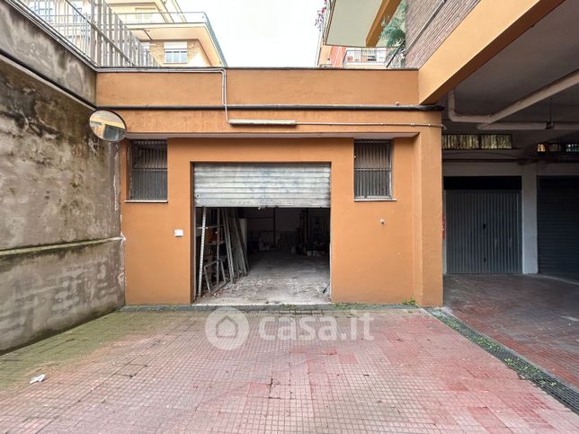 Box/posto auto in residenziale in Viale Spartaco 86
