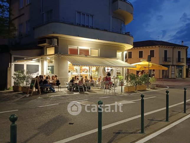 Attivitã /licenza (con o senza mura) in commerciale in Via Giuseppe Verdi 93