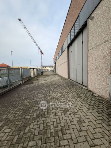 Capannone in commerciale in Via Martiri per la Libertà 2