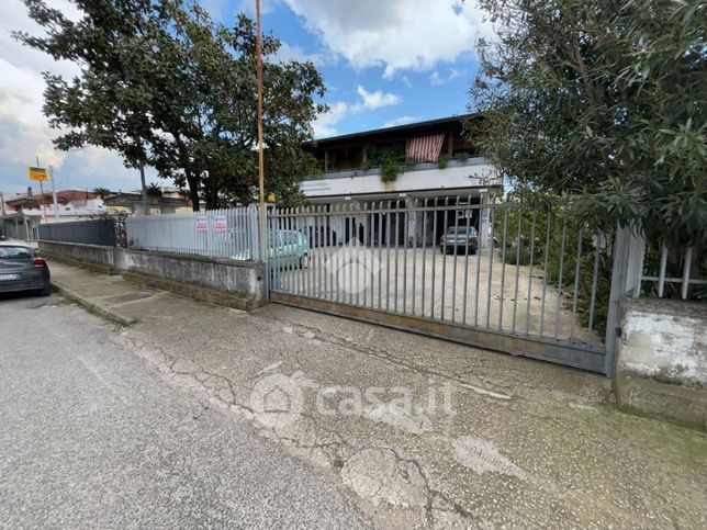 Capannone in commerciale in Via Principe Umberto 133