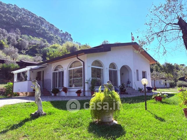 Villa in residenziale in Via San Vitale 53