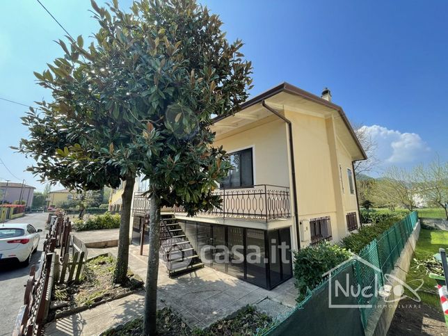 Casa indipendente in residenziale in Via Neroniana