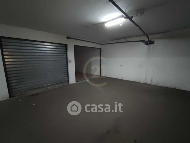 Box/posto auto in residenziale in Via Vincenzo Bellini 37