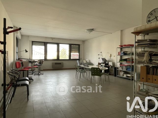 Ufficio in commerciale in Via Fiorentina