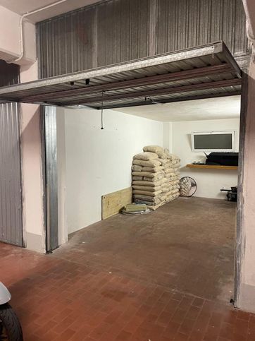 Box/posto auto in residenziale in Via Mortero